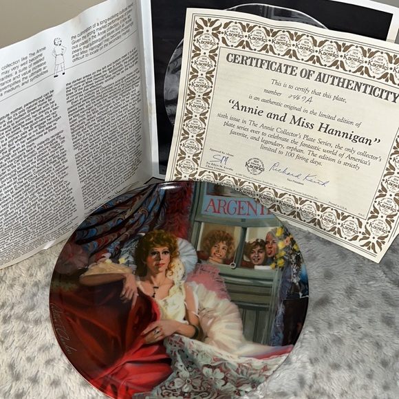 Annie Collector Plate Series 1986 by Knowles Fine China Seventh Issue - Picture 8 of 11